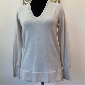 Banana Republic extra fine merino wool v-neck size small